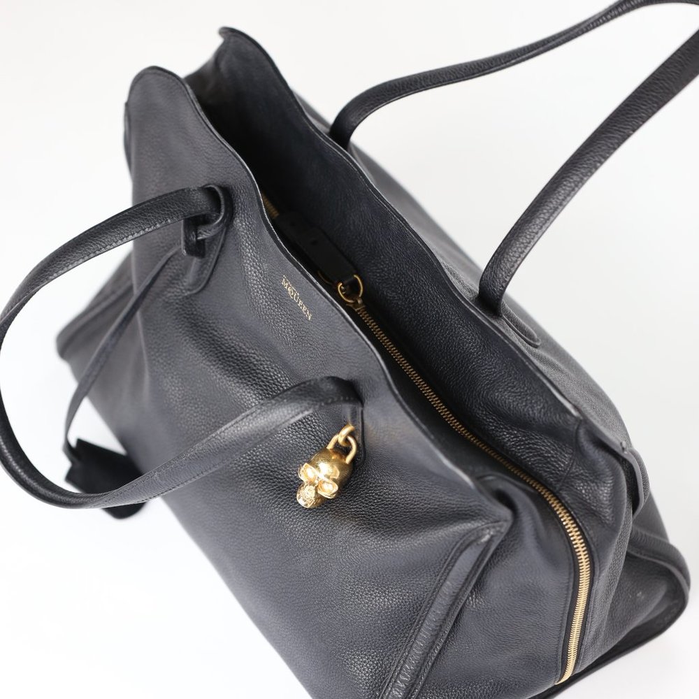My black Alexander McQueen handbag with gold skull - Picture 11 of 14